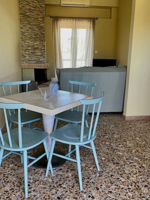 Appartement Τέσσερις Εποχές à Aetos  Extérieur photo